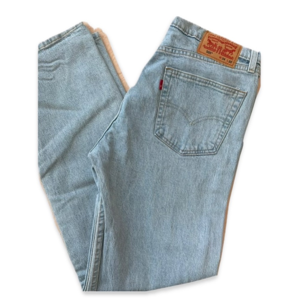 🔘Levi’s Mens 505 regular fit jeans 
🔘 Color: light denim